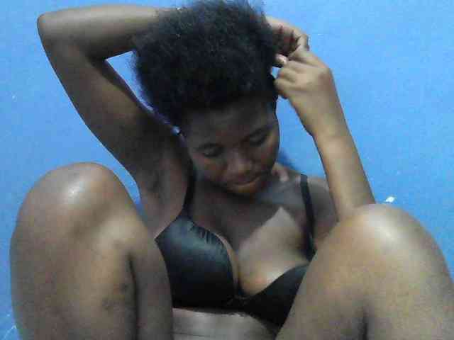 Mystiq-Ella webcam