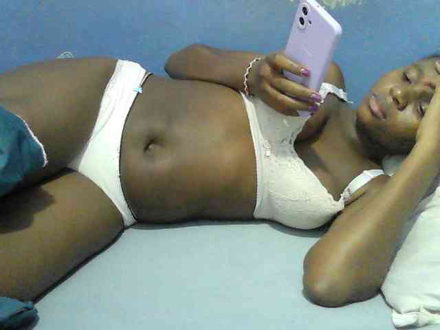 Mystiq-Ella webcam
