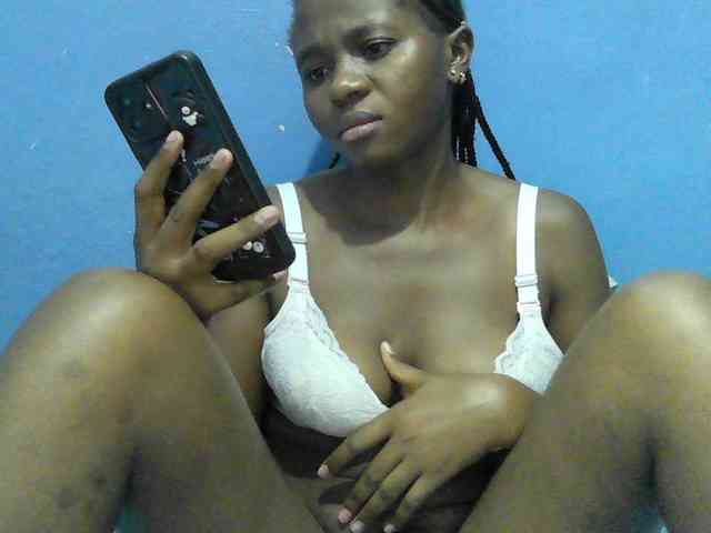 Mystiq-Ella webcam
