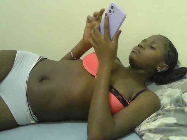 Mystiq-Ella webcam