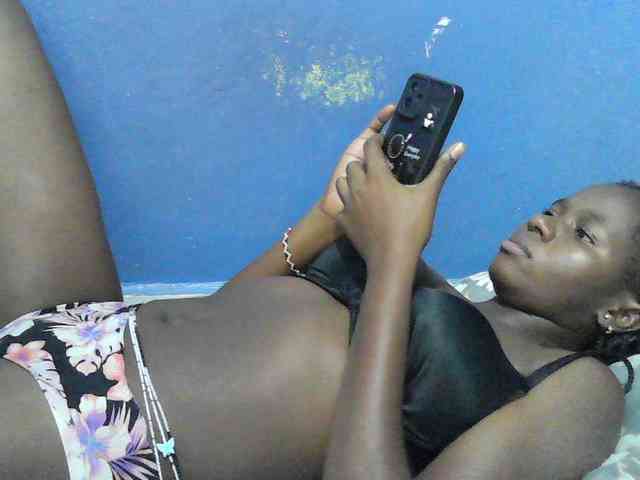 Mystiq-Ella webcam