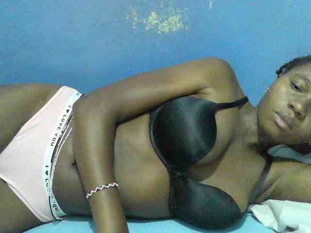 Mystiq-Ella webcam
