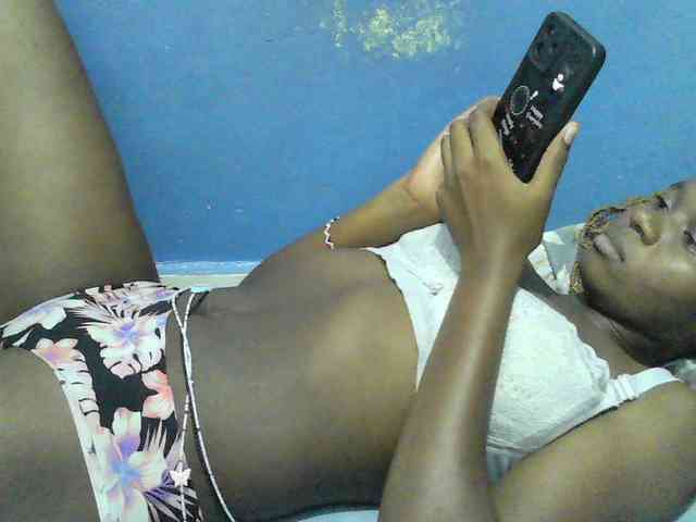 Mystiq-Ella webcam