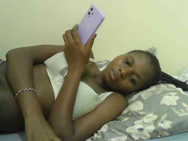 Mystiq-Ella webcam