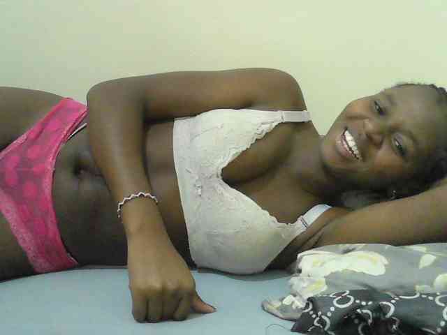 Mystiq-Ella Live Webcam on BongaCams