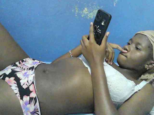 Mystiq-Ella webcam