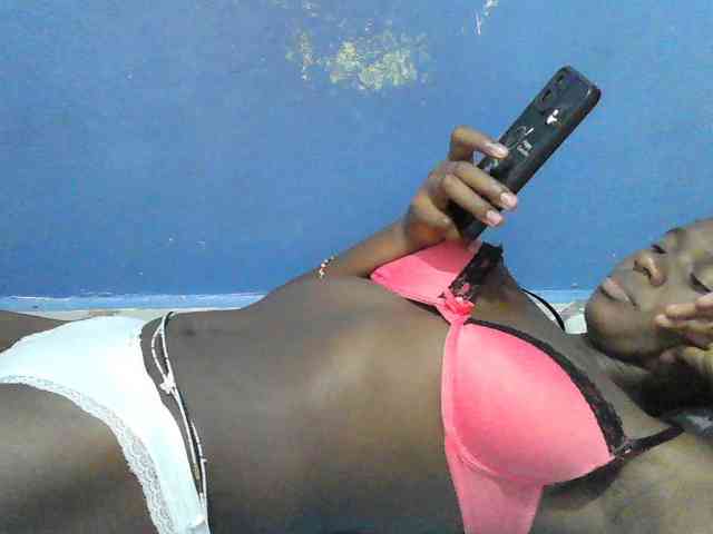 Mystiq-Ella webcam