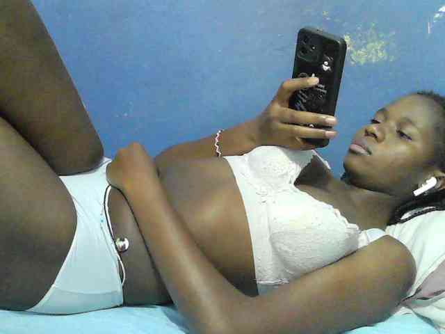 Mystiq-Ella webcam