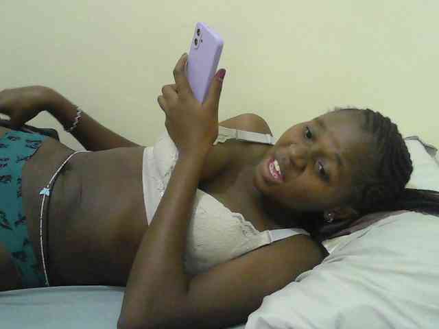 Mystiq-Ella webcam