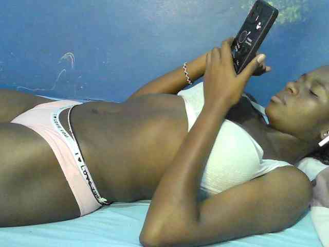 Mystiq-Ella webcam