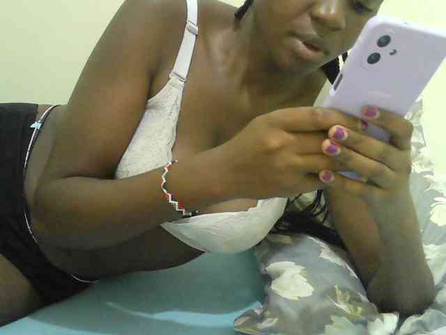Mystiq-Ella webcam