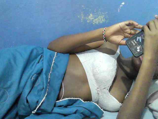 Mystiq-Ella webcam