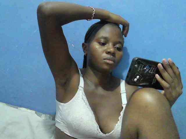 Mystiq-Ella webcam