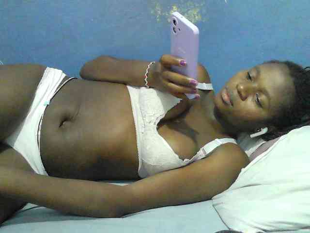Mystiq-Ella webcam