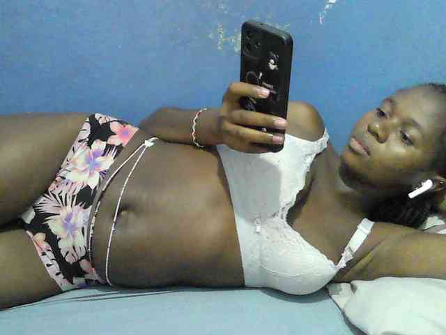 Mystiq-Ella webcam