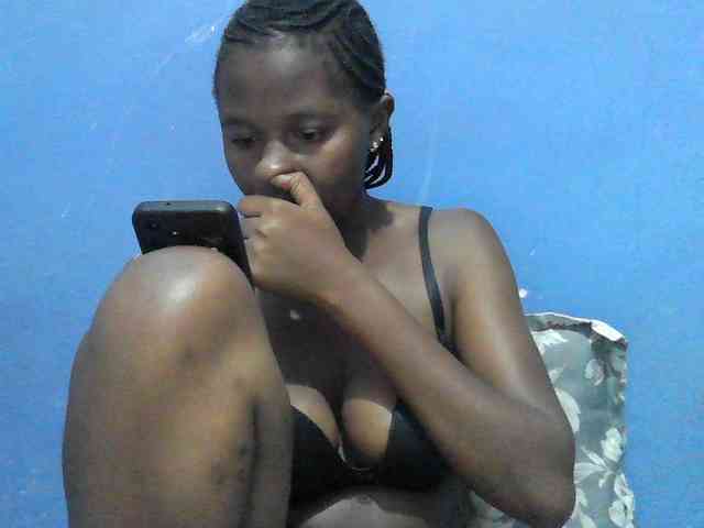 Mystiq-Ella webcam