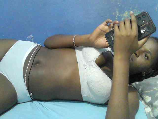 Mystiq-Ella webcam