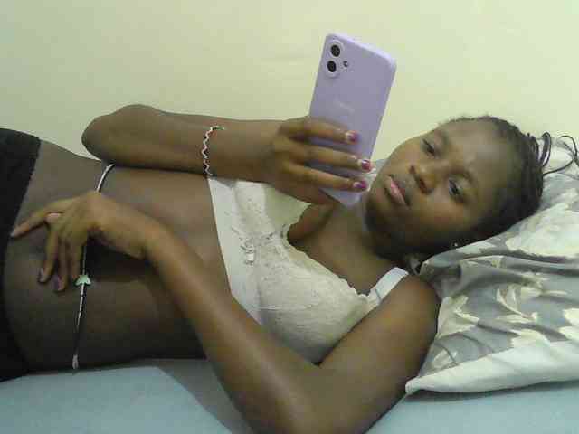 Mystiq-Ella webcam