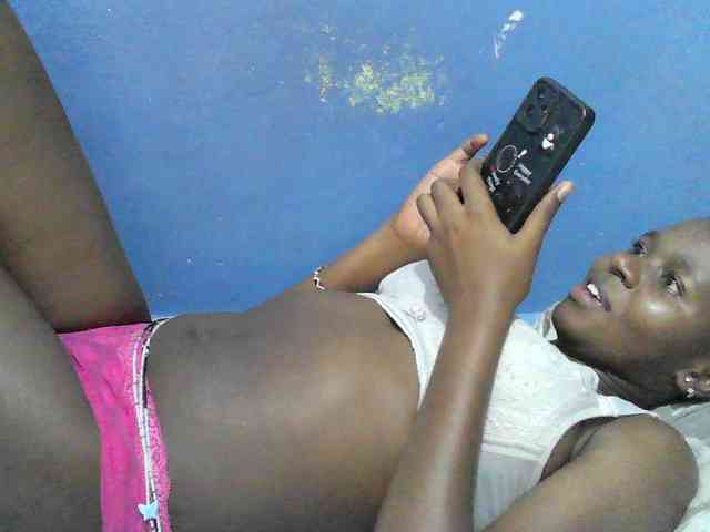 Mystiq-Ella webcam