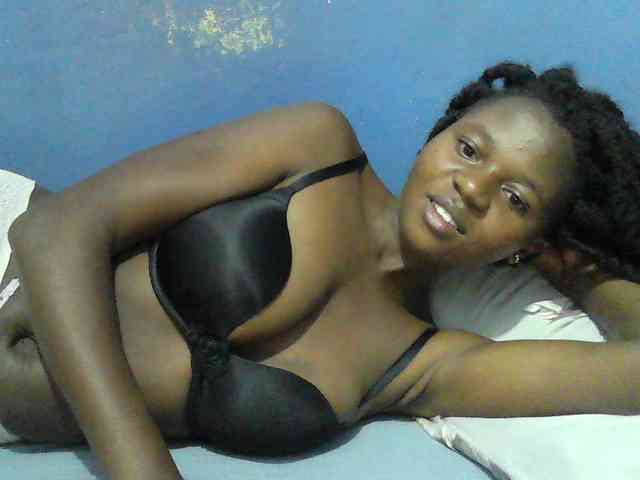 Mystiq-Ella Live Webcam on BongaCams