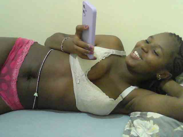 Mystiq-Ella Live Webcam on BongaCams