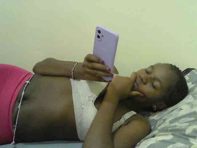 Mystiq-Ella webcam