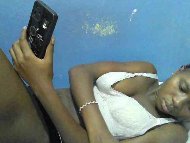 Mystiq-Ella webcam