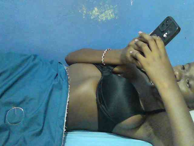 Mystiq-Ella webcam