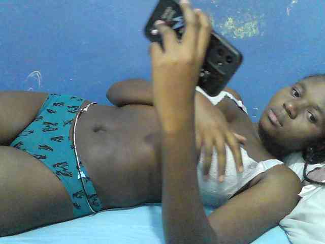 Mystiq-Ella webcam