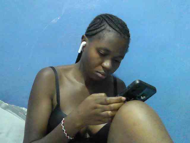 Mystiq-Ella webcam