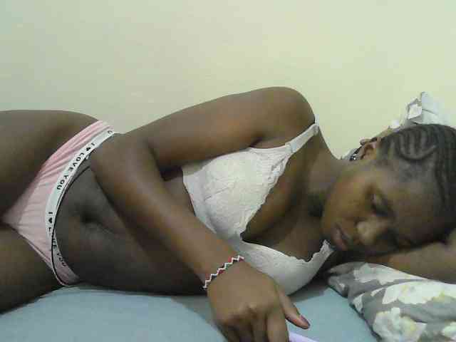 Mystiq-Ella Live Webcam on BongaCams