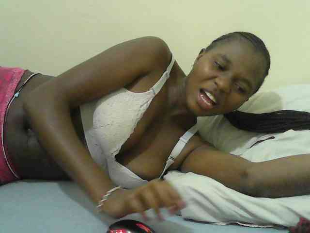 Mystiq-Ella Live Webcam on BongaCams