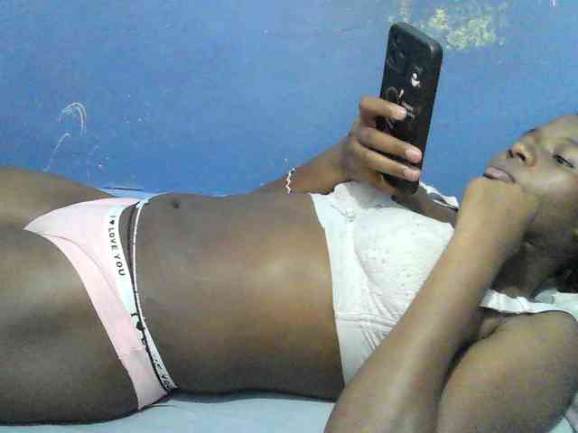 Mystiq-Ella webcam