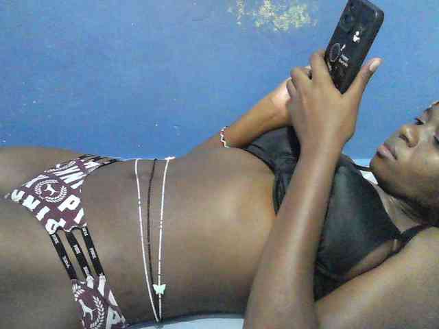 Mystiq-Ella webcam
