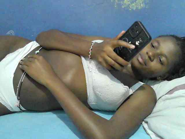 Mystiq-Ella webcam