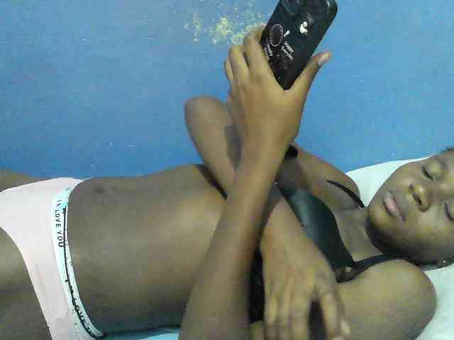 Mystiq-Ella webcam