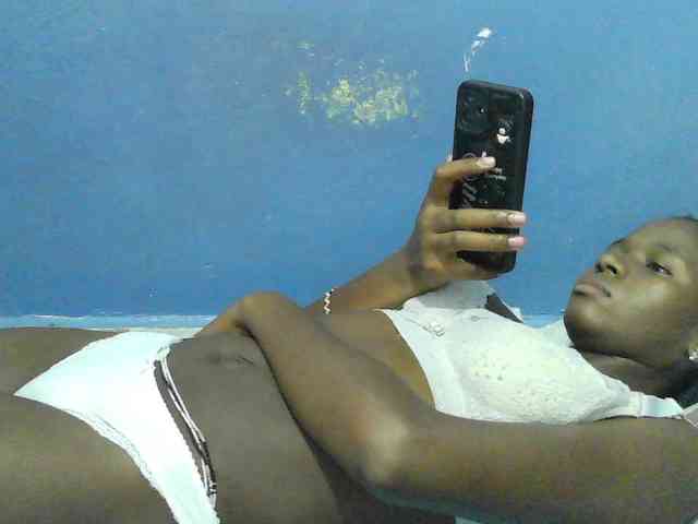 Mystiq-Ella webcam