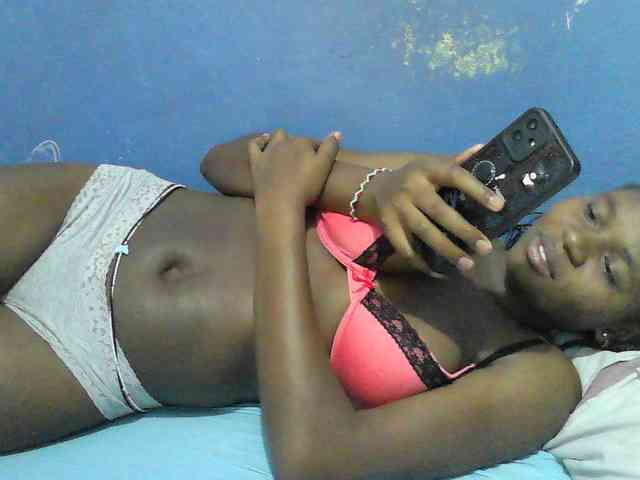 Mystiq-Ella webcam