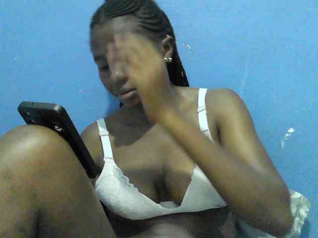Mystiq-Ella webcam