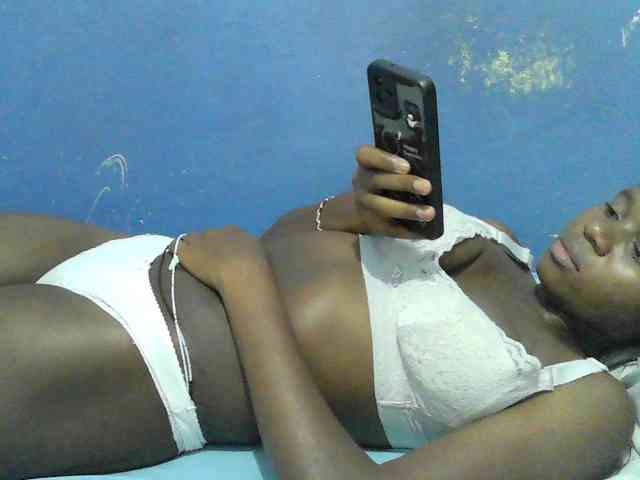 Mystiq-Ella webcam