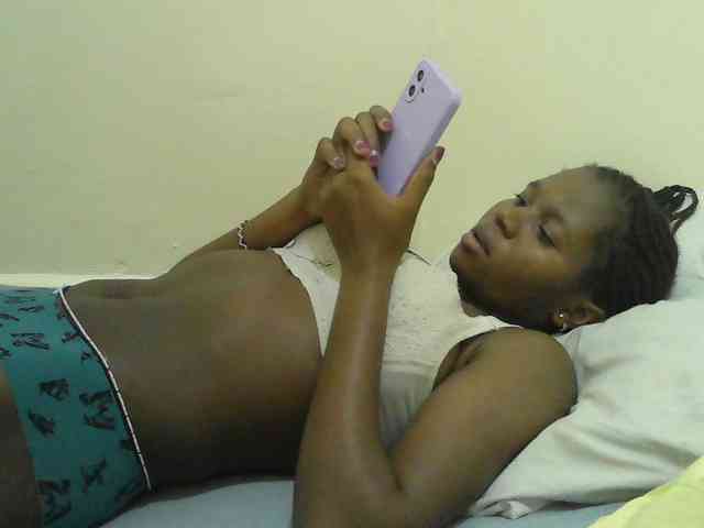 Mystiq-Ella webcam