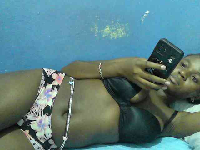 Mystiq-Ella webcam