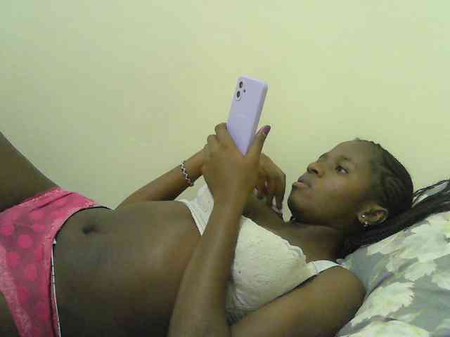Mystiq-Ella Live Webcam on BongaCams