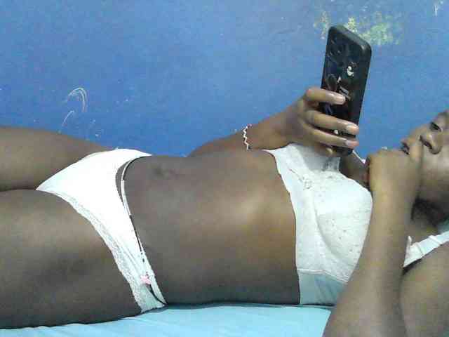 Mystiq-Ella webcam