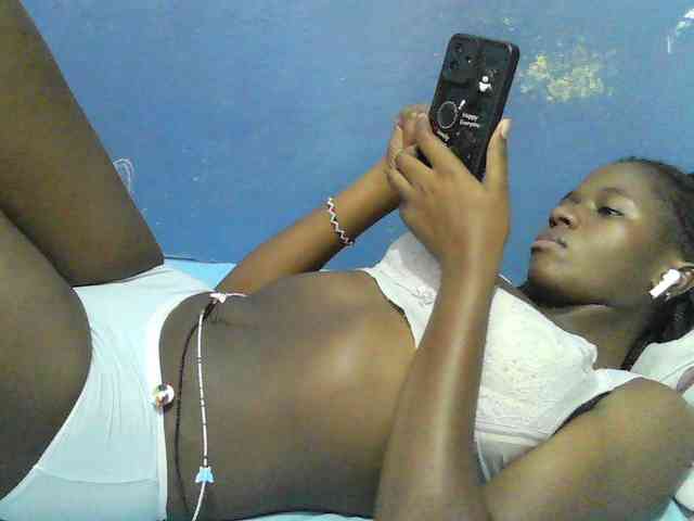 Mystiq-Ella webcam