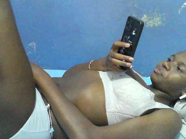 Mystiq-Ella webcam