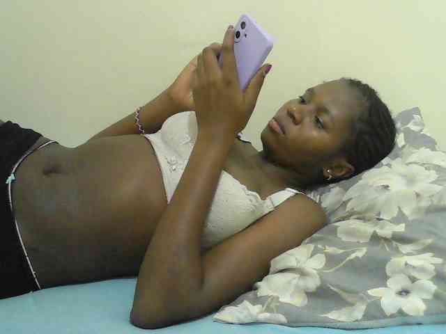 Mystiq-Ella webcam