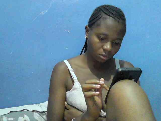 Mystiq-Ella webcam