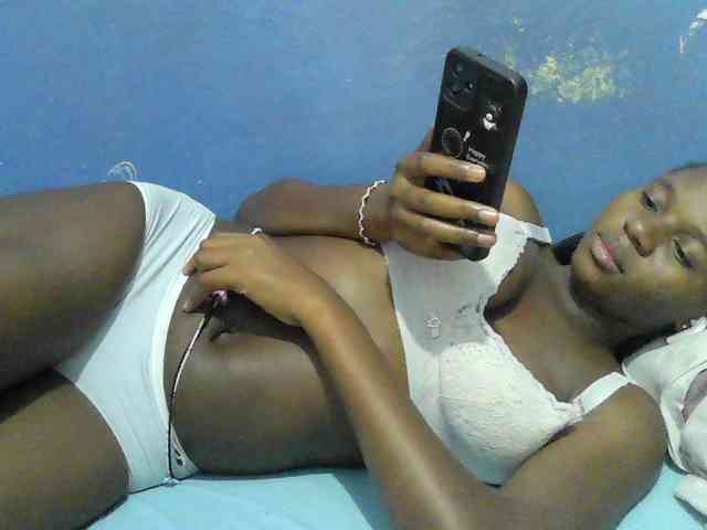 Mystiq-Ella webcam