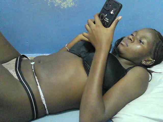 Mystiq-Ella webcam